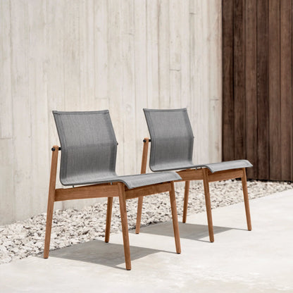 Sway - Chaise sans bras extérieure en teck par Gloster