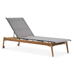 Sway - Chaise longue extérieure en teck par Gloster